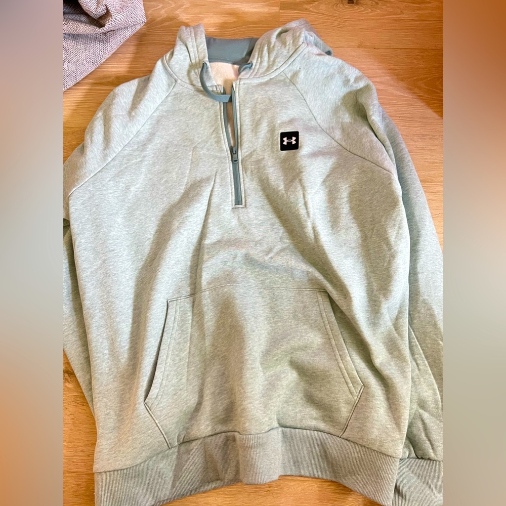 MENS XXL. Beautiful light green color. Super soft. Can be Womens too